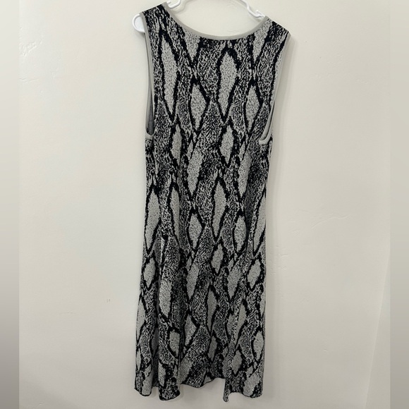 NWT Torrid Black Snakeskin Print Sweater-knit
Trapeze Dress Size 2X - Picture 7 of 15